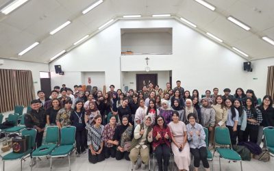 Menjawab Tantangan Diagnosis HIV pada Masa Emas: Seminar Pakar Bersama Prof. Agnes Rengga Indrati